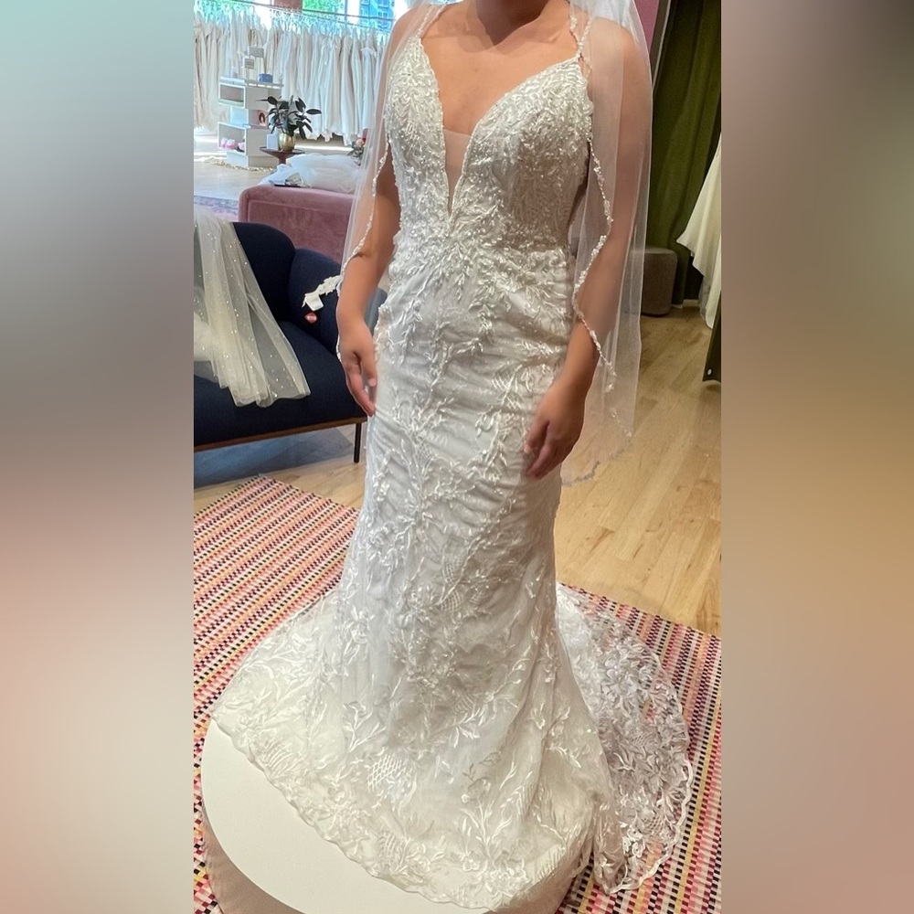 Elegant White Lace Wedding Dress